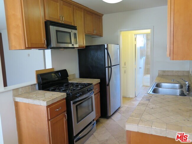 Building Photo - 1432 Stanford St