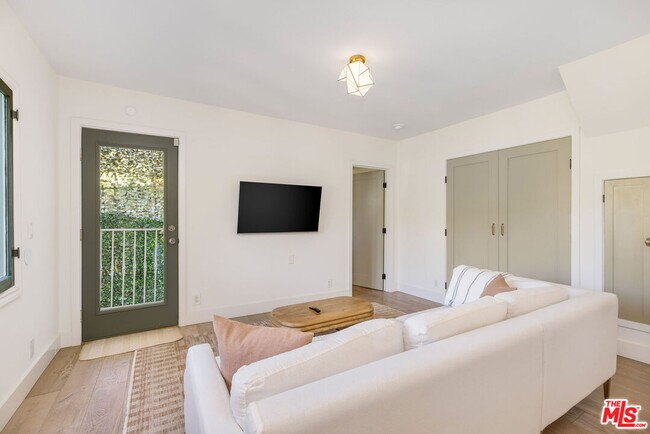 Building Photo - 5767 Tuxedo Terrace