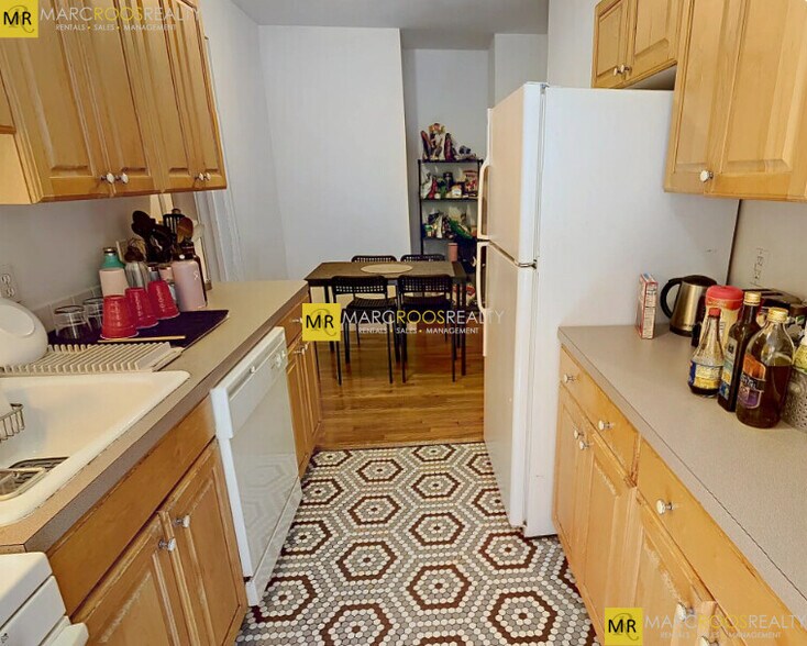 Building Photo - 464 Park Dr