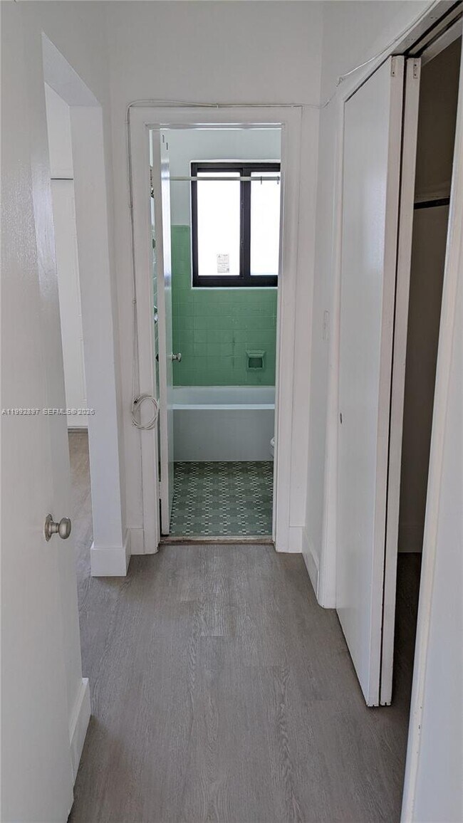 Building Photo - 811 81st St