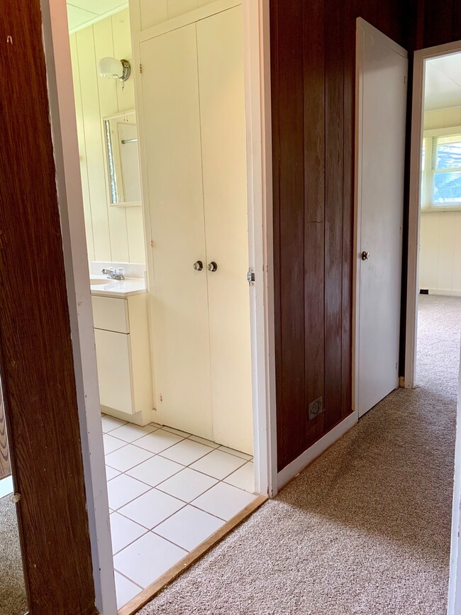 Building Photo - Charming Singe Family Home 3/1/2 with Spacious & Fenced Yard