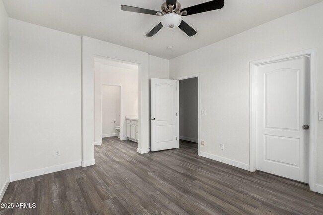 Building Photo - 111 W Beth Dr