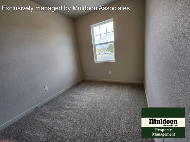 Building Photo - Available now! New Duplex Home in Pueblo West!