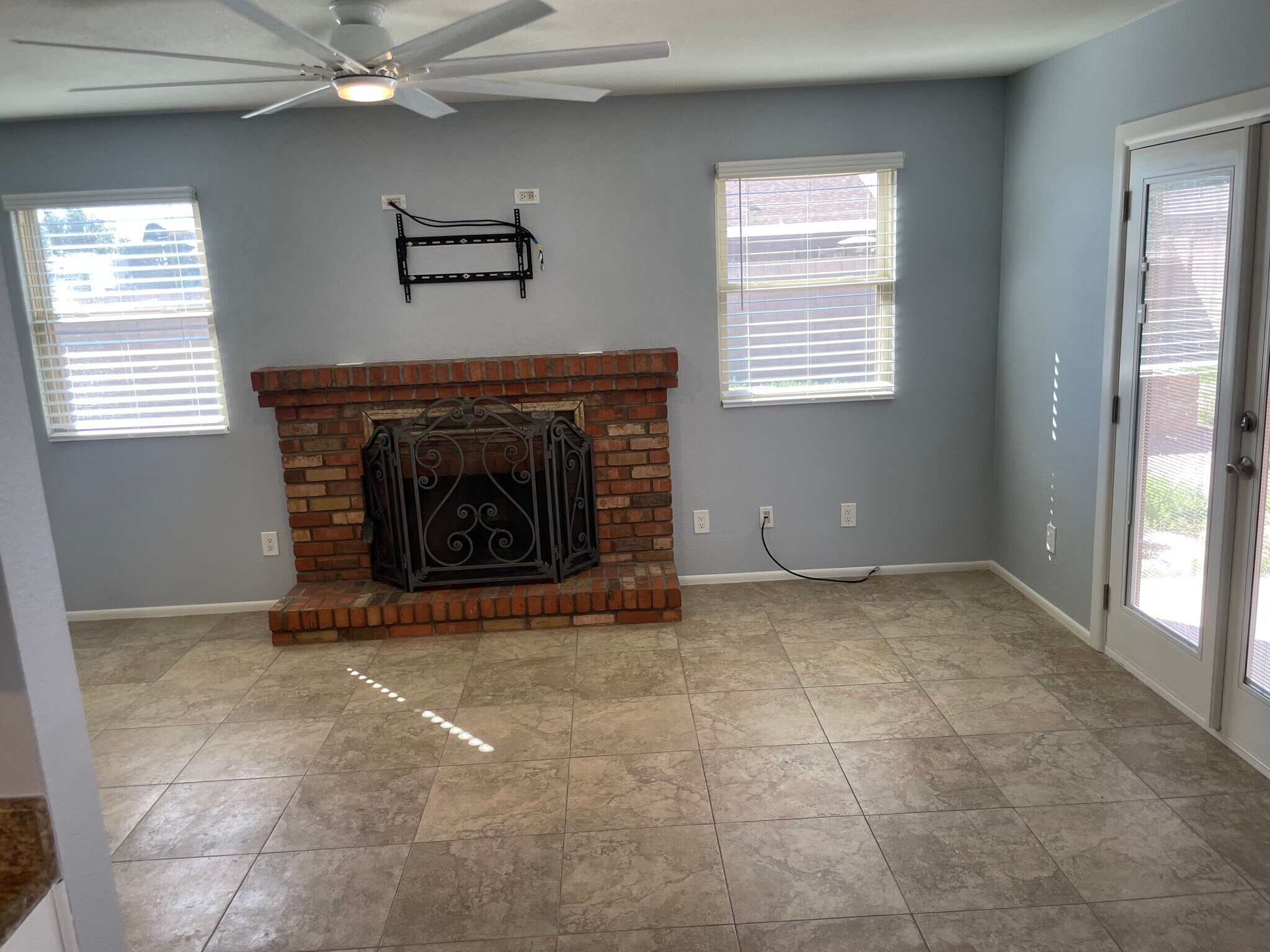 Building Photo - 10421 W Puget Ave