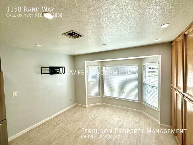 Building Photo - 1158 Rand Way