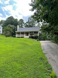 Building Photo - SINGLE FAMILY HOME