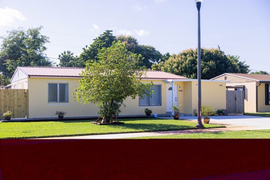 Building Photo - 2028 Bridgeman Dr