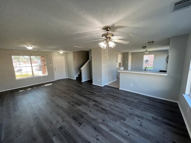 Building Photo - 19451 Nasworthy Dr