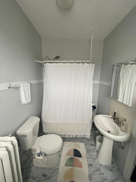 Building Photo - 264 E Boston St