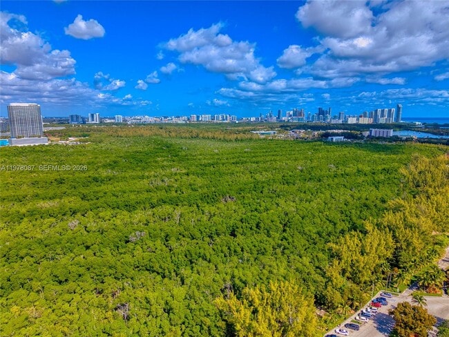 Building Photo - 2000 NE 135th St