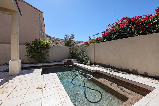 Building Photo - 337 W Mountain Sage Dr