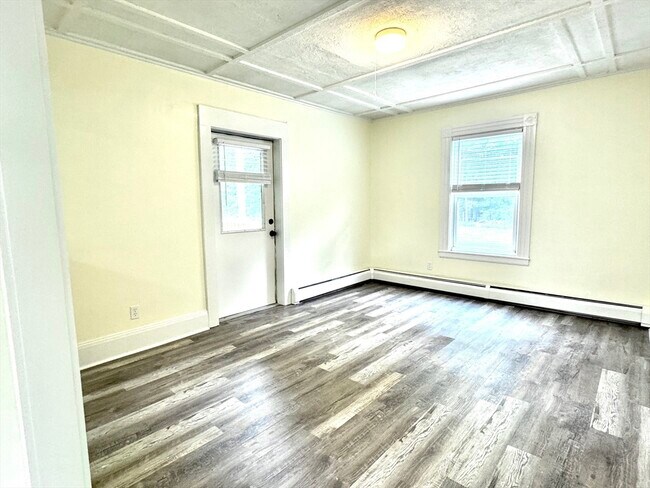 Building Photo - 75 Enon St