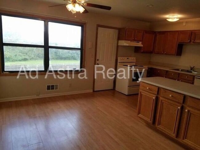 Building Photo - Very Nice 3 Bedroom 1 Bath Home in KCMO-Available in MAY!!