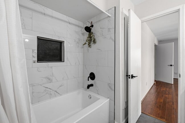 Building Photo - 5534 Beverly Hill St