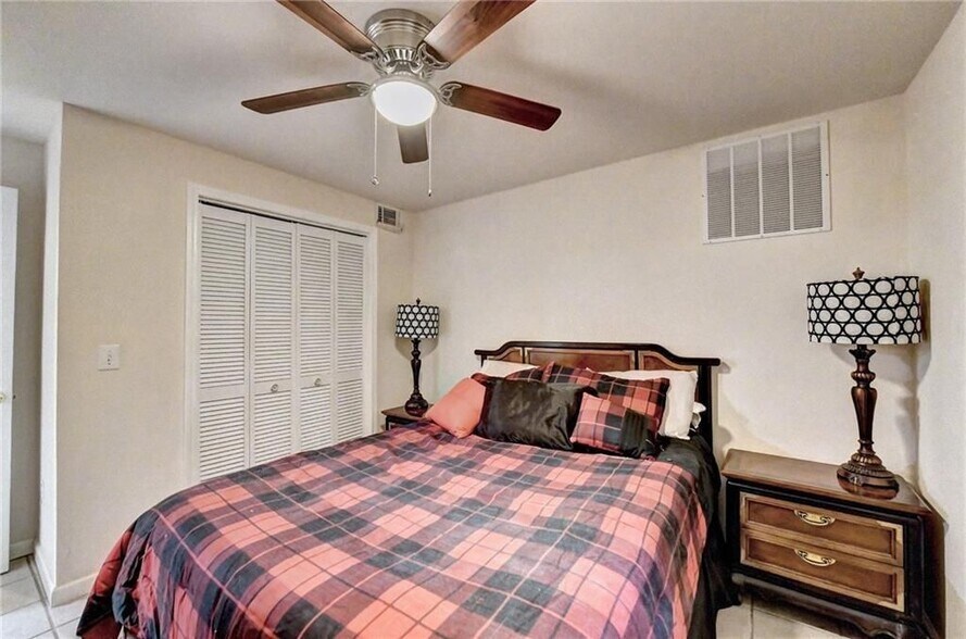 Building Photo - 6490 Tuggle Dr