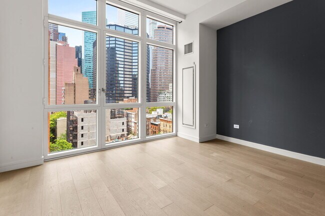 Building Photo - 305 E 51st St