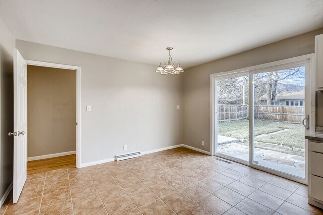 Building Photo - Recently Remodeled 4 bedroom, 2 bath Ranch Style Boulder House