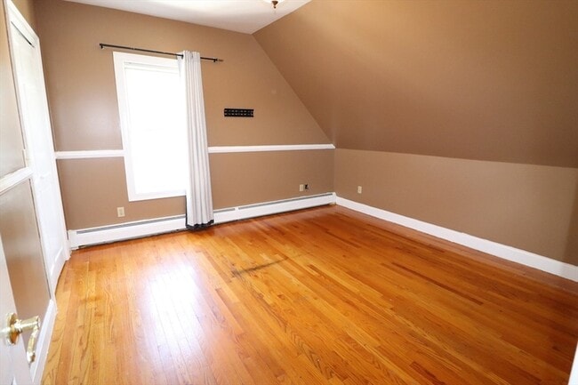 Building Photo - 484 Walnut St