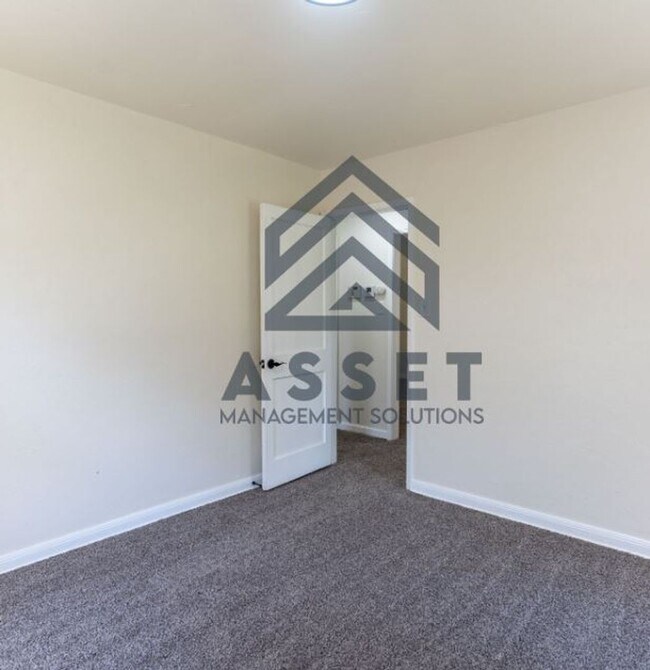 Building Photo - 3 Bedroom Rent to Own Home Available!