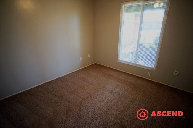 Building Photo - Beautiful Southwest Home with Pool!