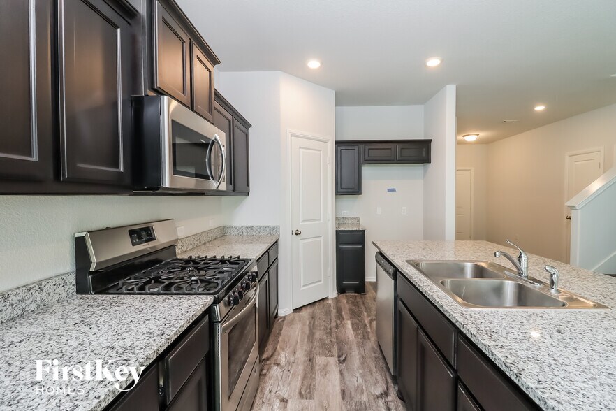 Building Photo - 4701 Feltleaf Ave