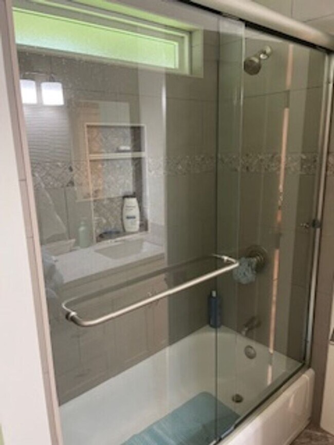 Building Photo - 1481 Hollister Ln