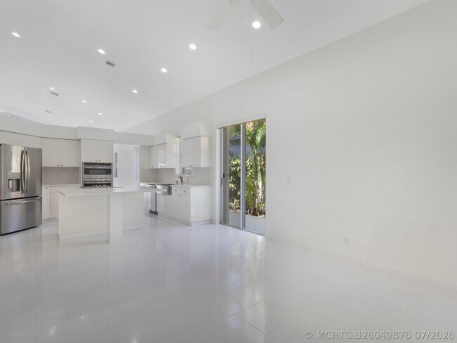 Building Photo - 5279 Brookview Dr