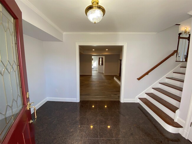 Building Photo - 7 Country Ridge Dr