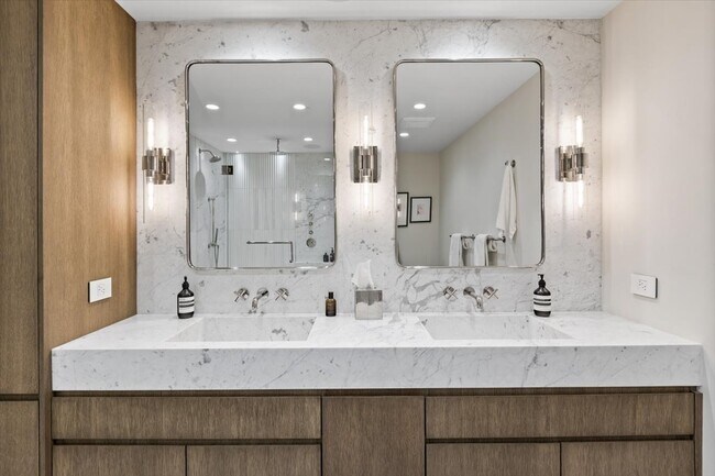 Building Photo - 850 W Adams St