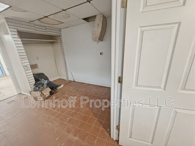 Building Photo - 206 Primrose St