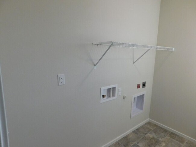 Building Photo - 4Bd/2.5 Ba Two Story Home - Available Soon!