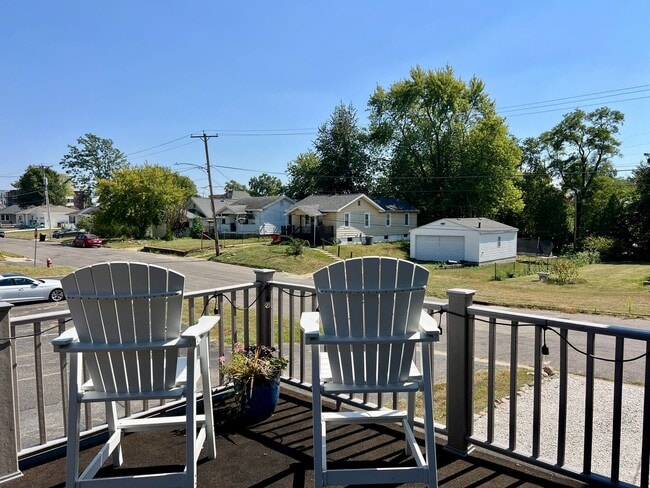 Building Photo - Beautifully Renovated & Fully Furnished Home in Peoria Heights!