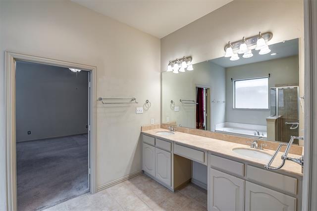 Building Photo - 1505 E Branch Hollow Dr