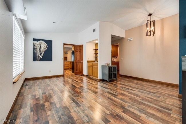 Building Photo - 5242 Dickens Dr