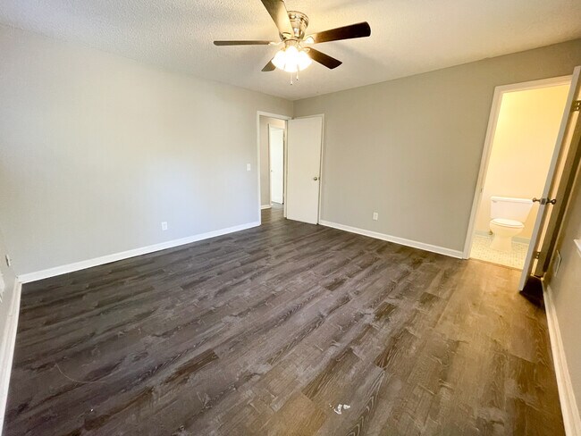 Building Photo - 306 Lloydwood Dr