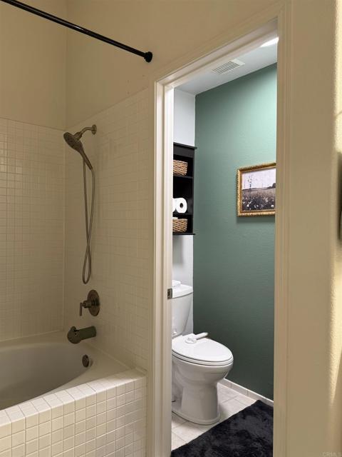 Building Photo - 951 River Oaks Ct