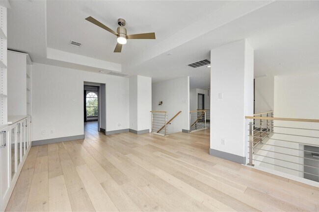 Building Photo - 10011 Brightling Ln