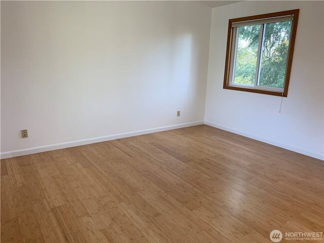 Building Photo - 4Bd/2.5Ba Sammamish Home
