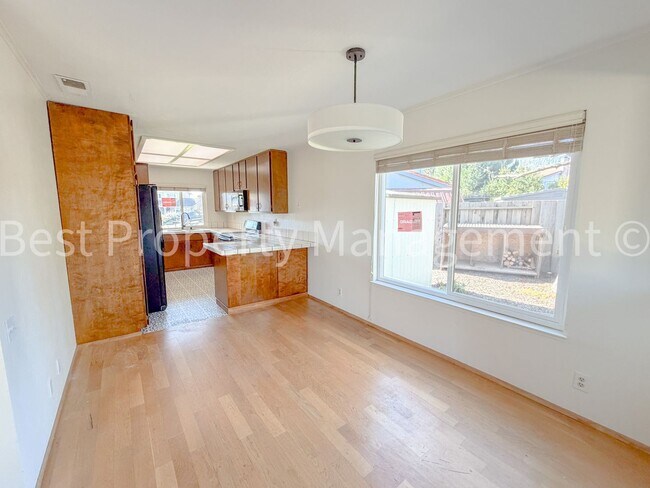 Building Photo - Great Shape Single Family Home near Fremont Bart Station