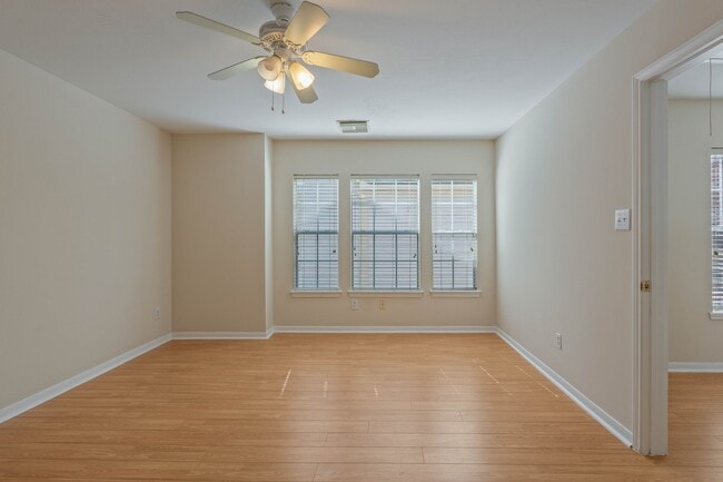 Building Photo - 1315 Anita St