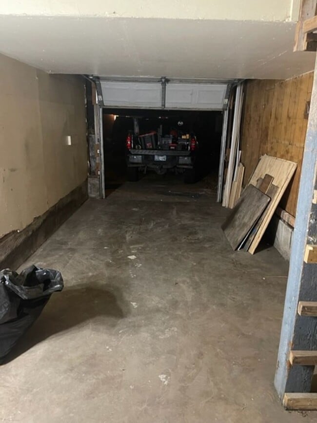 Building Photo - 3 bed, 1 bath in Tulsa!