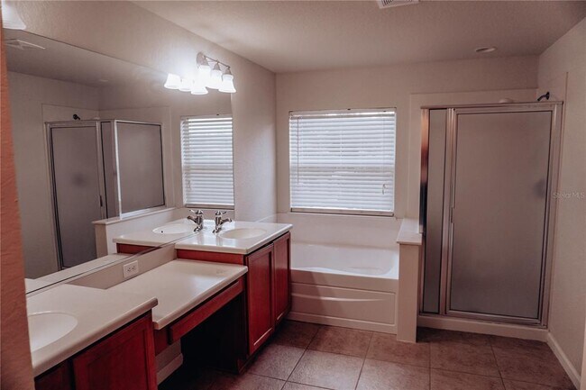 Building Photo - 4761 SW 41st St