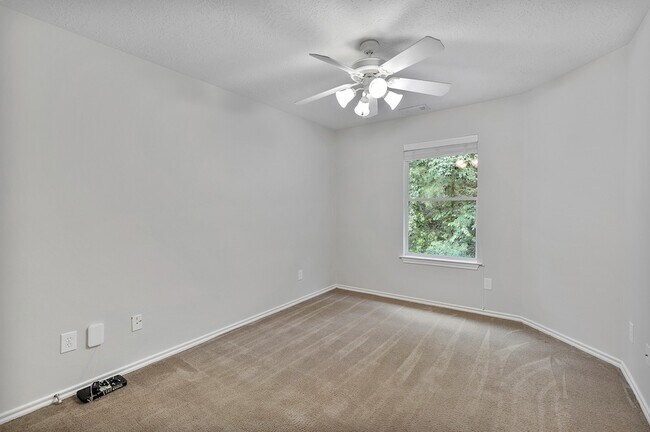 Building Photo - 18111 Stone Trail Manor Dr
