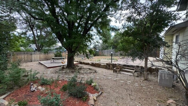 Building Photo - 4030 Ridge Dr