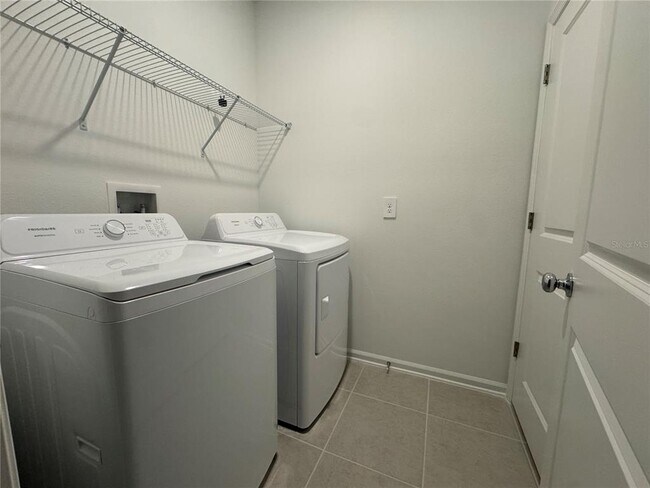 Building Photo - 2967 Maloof Dr