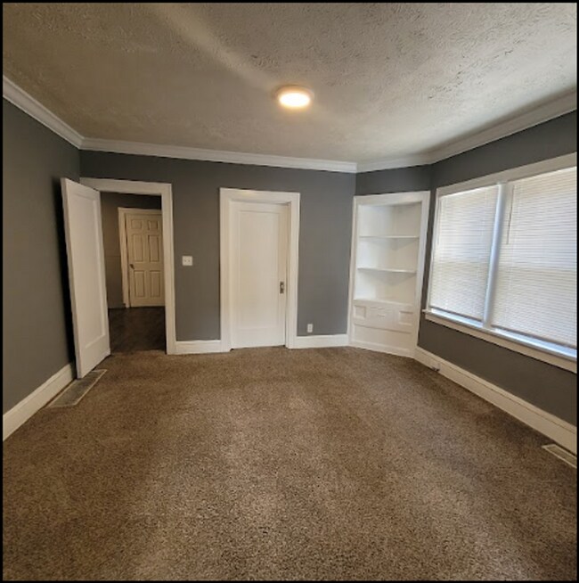Building Photo - Single Family Home 4  beds 1.5 bath FOR RENT!