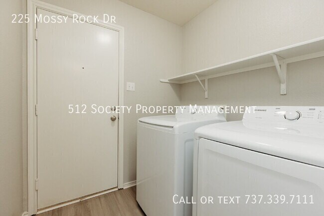 Building Photo - 225 Mossy Rock Dr