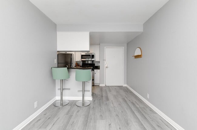 Building Photo - Modern 2 Bedroom 2 Bathroom Apartment Right Next to SDSU  -  WITH 2 PARKING SPOTS!!!