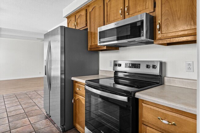 Building Photo - 409 Sandburg Dr