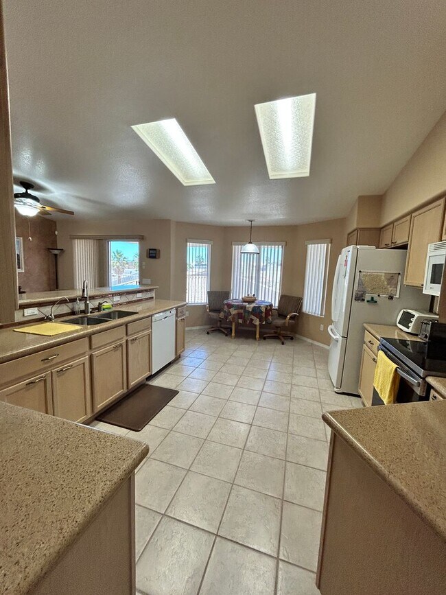 Building Photo - Furnished Winter Home!